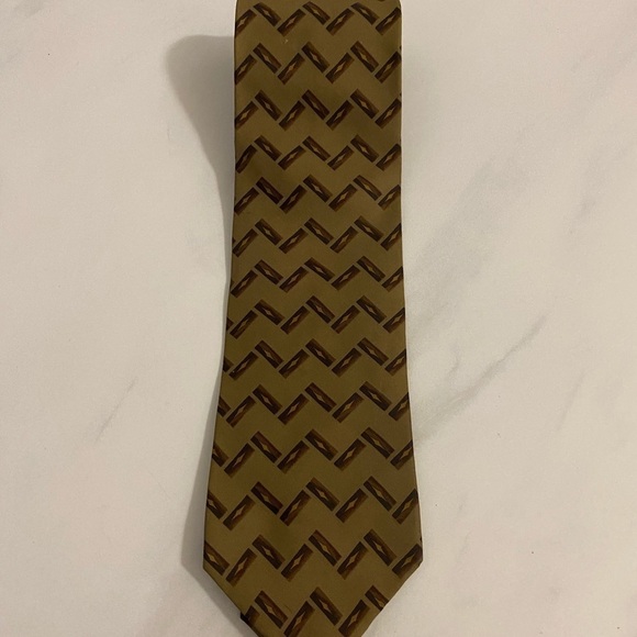 Hugo Boss Other - Hugo Boss classic corpcore tan/black geometric silk necktie